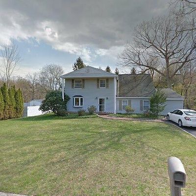 4 Evans St, Coram, NY 11727