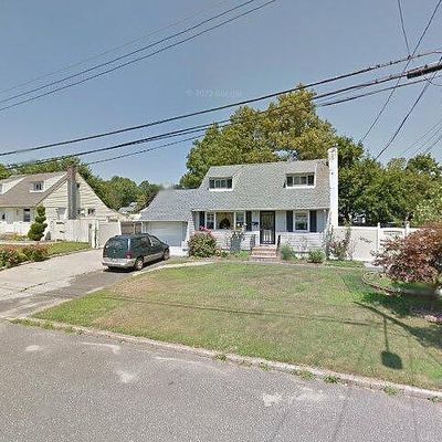 495 Irving St, Central Islip, NY 11722