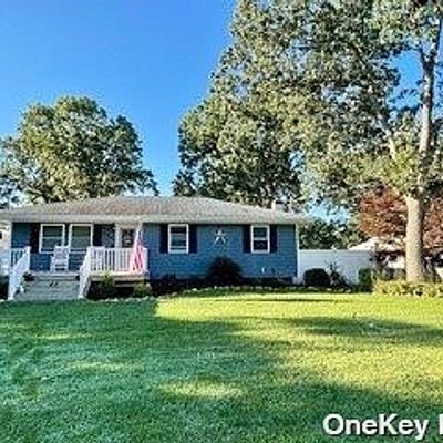 44 Floradora Dr, Mastic, NY 11950