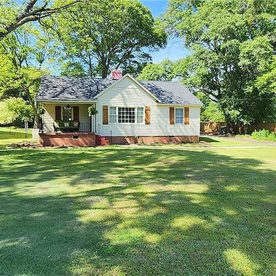 585 Hartwell St, Royston, GA 30662