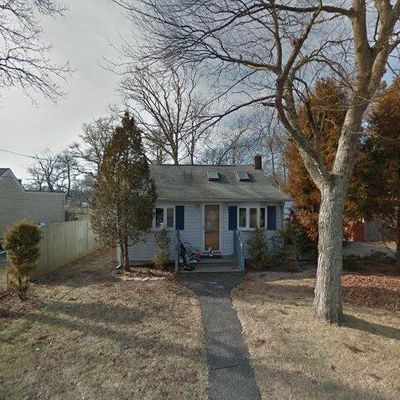 62 Woodland Dr, Mastic Beach, NY 11951