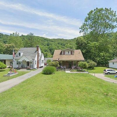 861 Maple Ave, Grafton, WV 26354