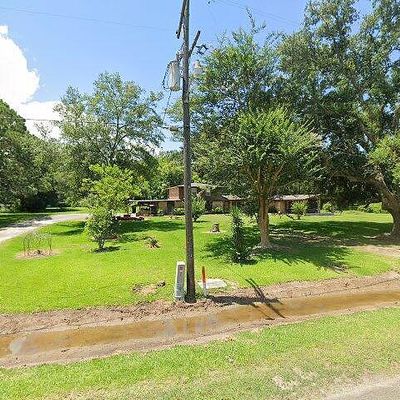 800 Oak St, Anahuac, TX 77514