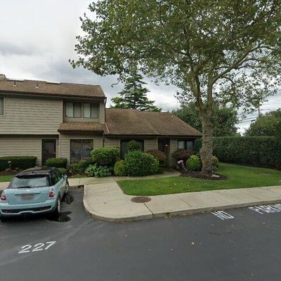 1 Stanford Ct, Wantagh, NY 11793