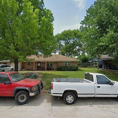 101 California St, Saint Jo, TX 76265