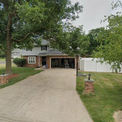 121 Woodland Hills Dr, East Peoria, IL 61611