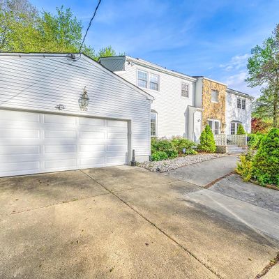 110 Hart Rd, Cherry Hill, NJ 08034