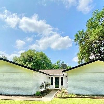 115 Jay St, Boling, TX 77420