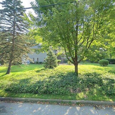 15 Parkway Ct, Township Of Washington, NJ 07676