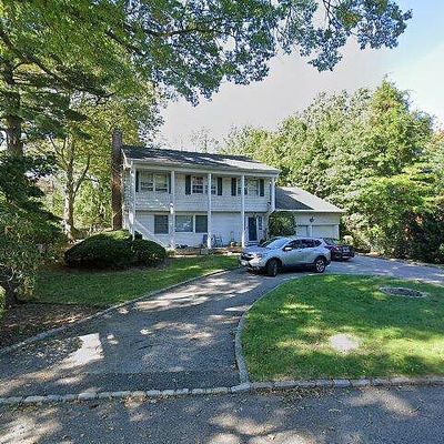 2 Sutton Ct, Great Neck, NY 11021