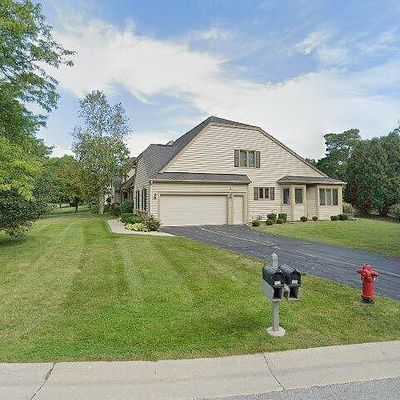 1632 W Eastbrook Ct, Mequon, WI 53092