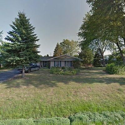 21501 W Valley Dr, New Berlin, WI 53146