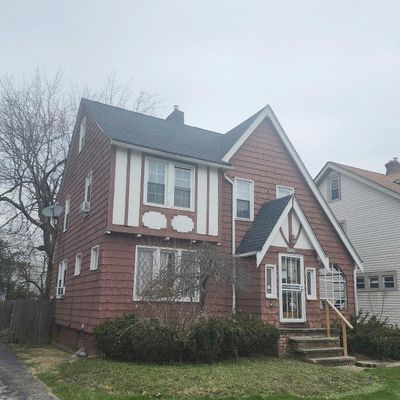 3375 Henderson Rd, Cleveland, OH 44112