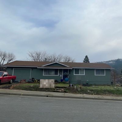 411 Placer St, Rogue River, OR 97537