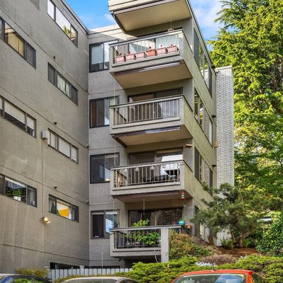 654 W Olympic Pl #402, Seattle, WA 98119