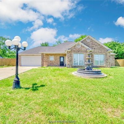 612 Olde Oaks Cir, Madisonville, TX 77864