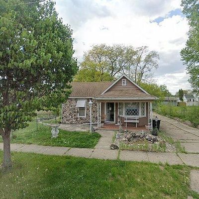 818 E 25 Th Ct, Des Moines, IA 50317