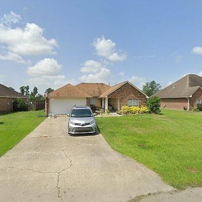 8850 Beauvoir Ave, Denham Springs, LA 70706