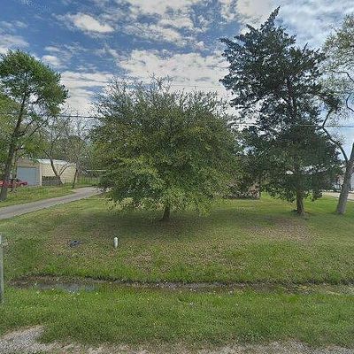 803 Steele Rd, Highlands, TX 77562