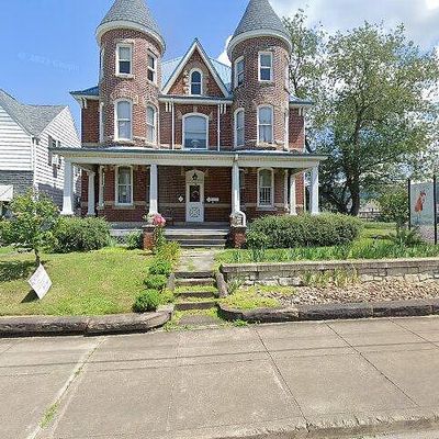 1131 S Pittsburgh St, Connellsville, PA 15425