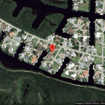 119 Queen Elizabeth Ct, Hutchinson Island, FL 34949