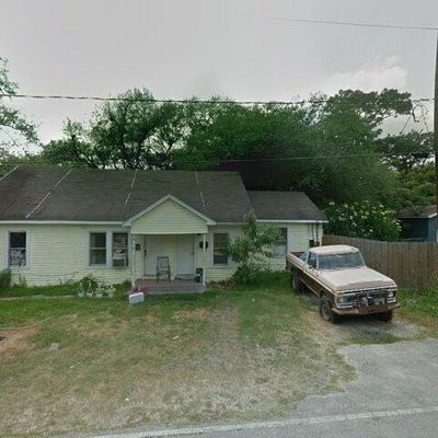 106 S 6 Th St, Highlands, TX 77562