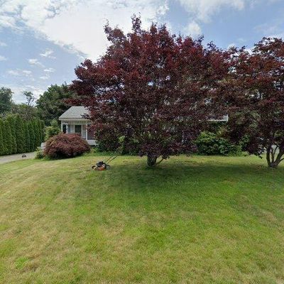 20 Michael Dr, Bristol, RI 02809