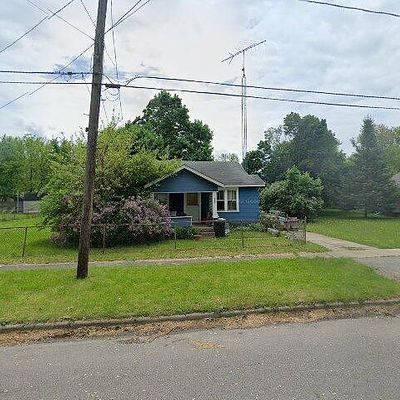 2214 E Whittemore Ave, Burton, MI 48529