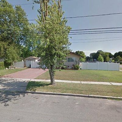 44 E Chestnut St, Central Islip, NY 11722