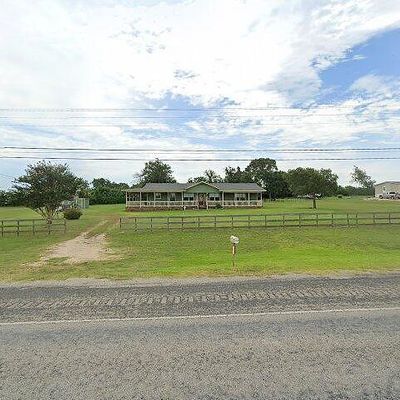 5590 Us Highway 90 A W, Shiner, TX 77984