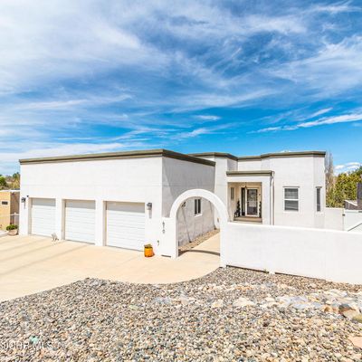 610 Cerrillos Dr, Farmington, NM 87401