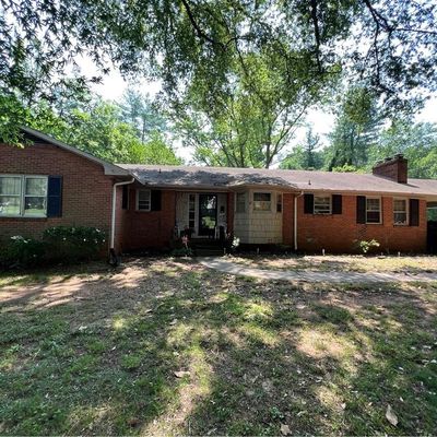 5231 Silas Creek Pkwy, Winston Salem, NC 27106