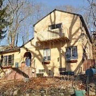 8 Chesterford Rd E, Winchester, MA 01890