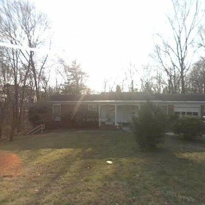 667 Knollwood Dr, Mount Airy, NC 27030