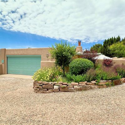 911 Los Lovatos Rd, Santa Fe, NM 87501