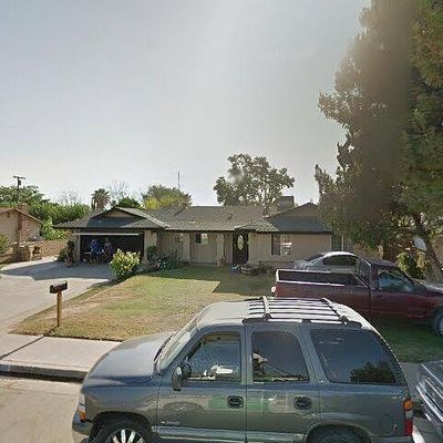 9208 Lilly St, Lamont, CA 93241