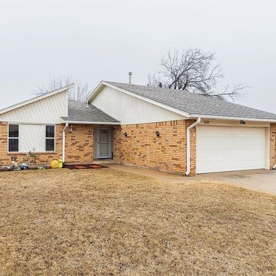 1014 W Gladys Way, Mustang, OK 73064