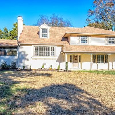 105 Sherwood Dr, Colonial Heights, VA 23834