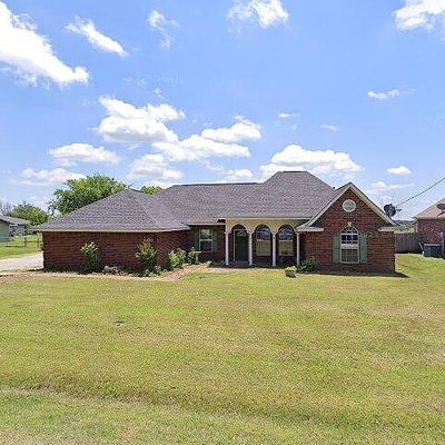 1065 Ramsey Dr, Blooming Grove, TX 76626