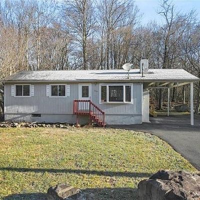 1089 Country Place Dr, Tobyhanna, PA 18466