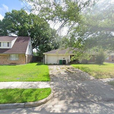 10907 Sageriver Dr, Houston, TX 77089