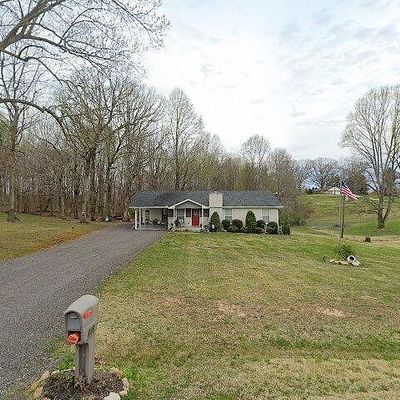 110 W Circle Dr, Burns, TN 37029