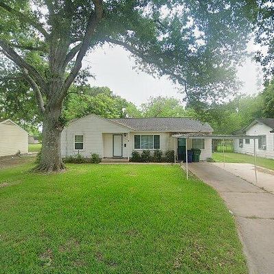 1101 Mac Dr, Sweeny, TX 77480