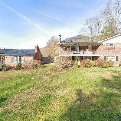 124 Green Meadow Ln, Pikeville, KY 41501
