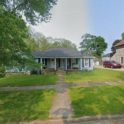 124 S Grove St, Lowell, MI 49331