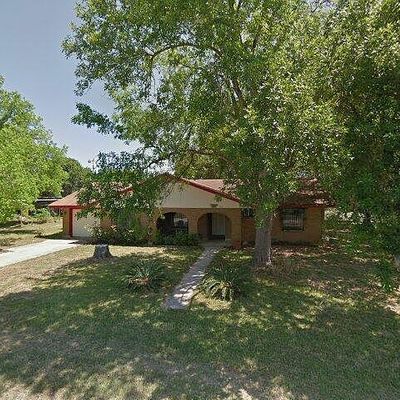 126 Shady Oaks Ct, Floresville, TX 78114
