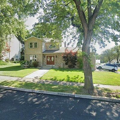 1305 Marathon Dr, Whitehall, PA 18052