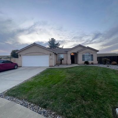 1162 W Orange St, Hanford, CA 93230