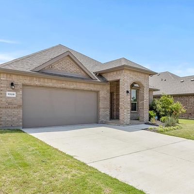 1529 Seabiscuit Dr, Granbury, TX 76049