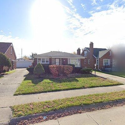 15654 Juliana Ave, Eastpointe, MI 48021